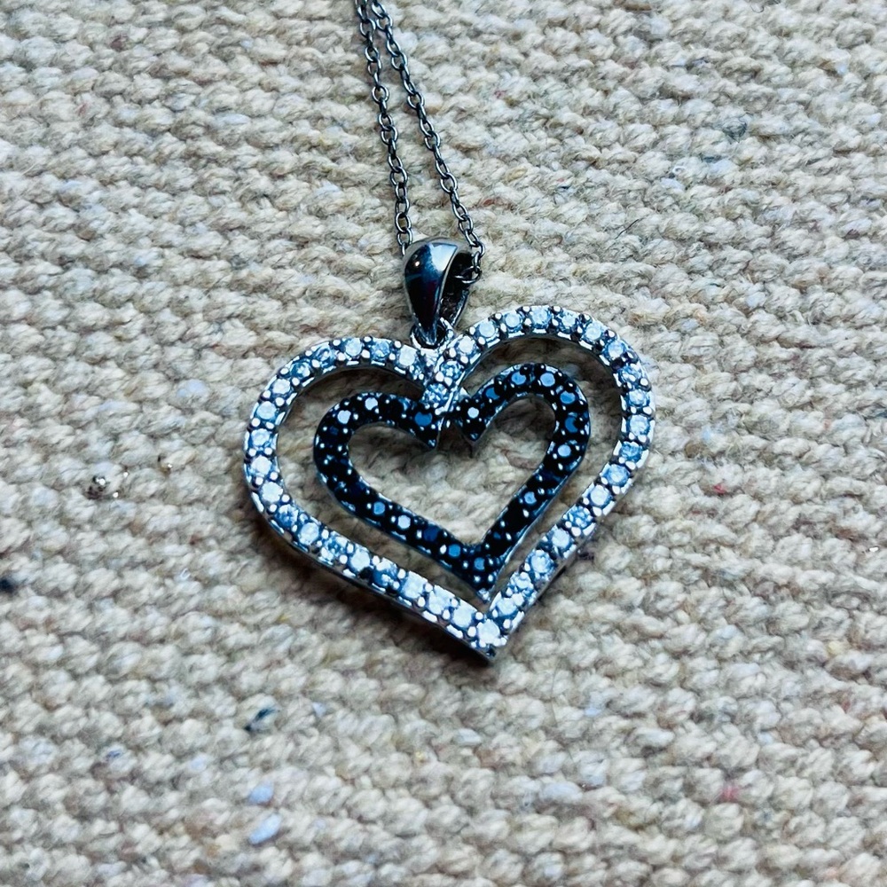VTG 1990s 525 Sterling Silver and Black Heart Pendant Necklace